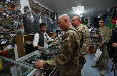 cómo abrir una tienda militar